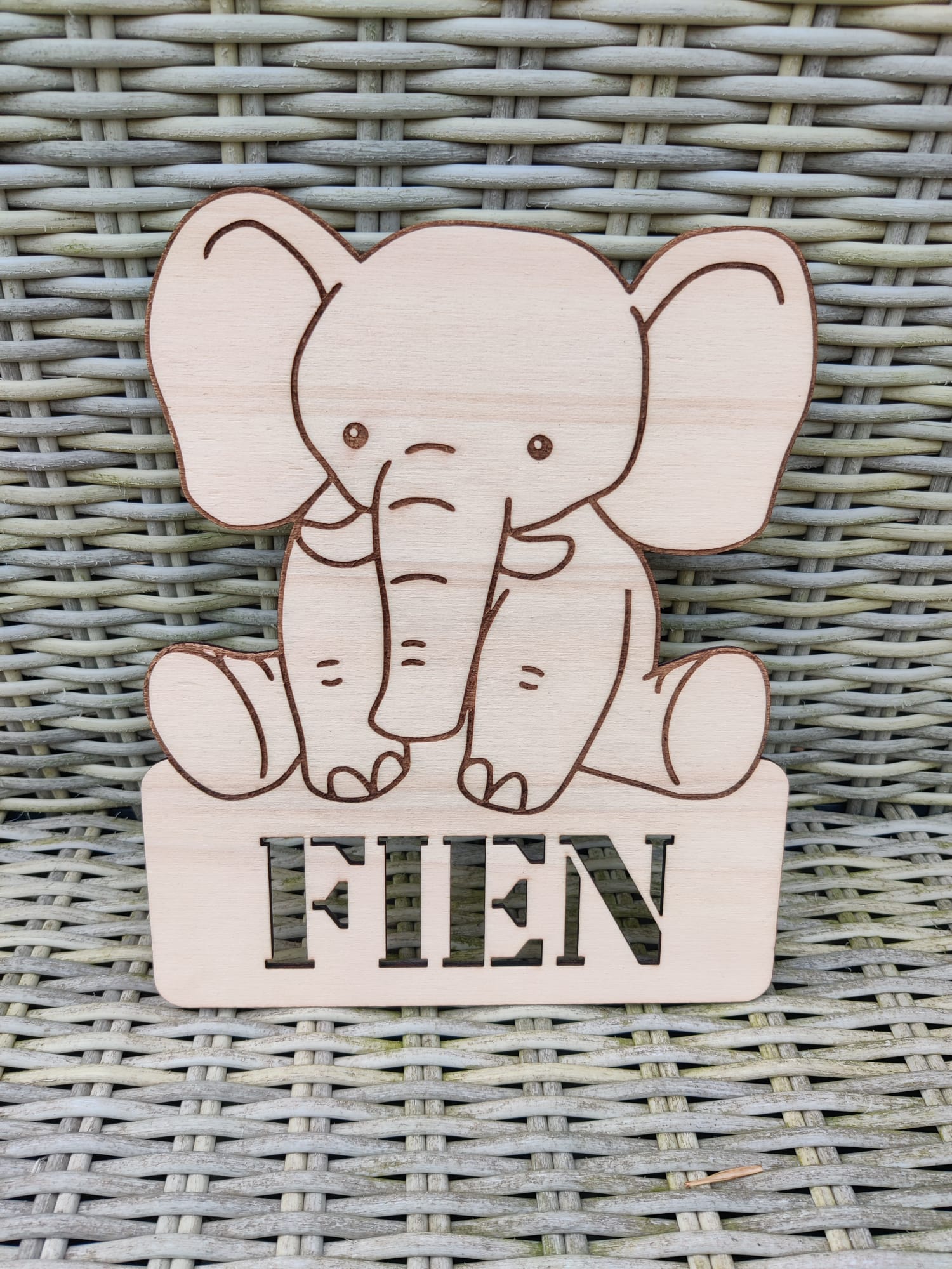 Naambordje in de vorm van een olifant.